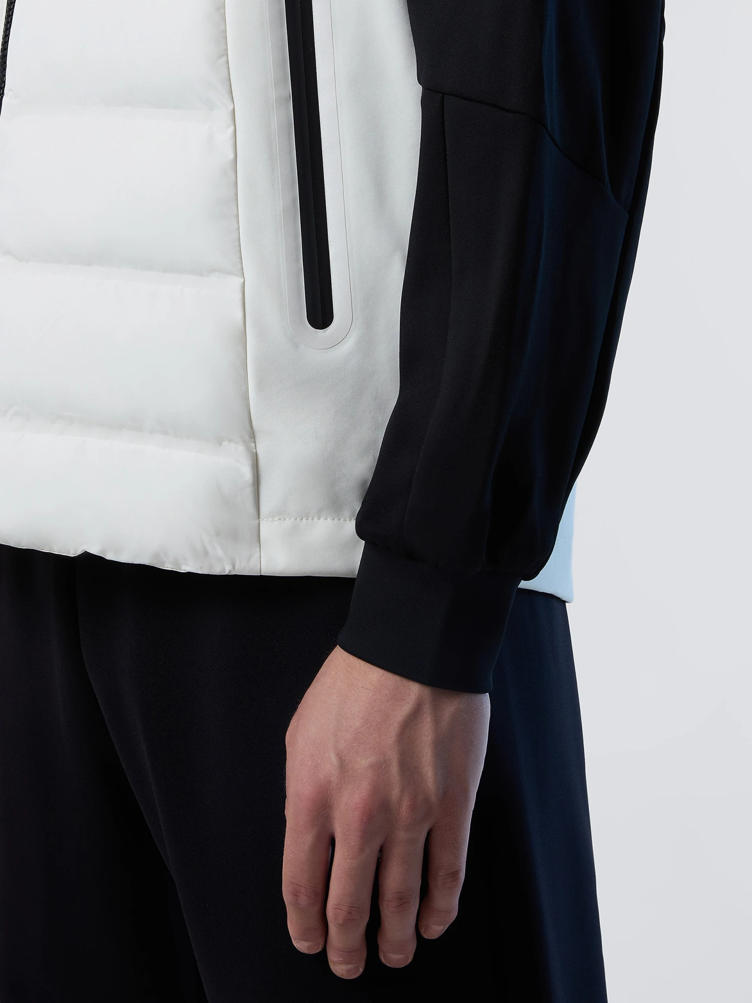 Levante Vest 11 Levante Vest - Image 9