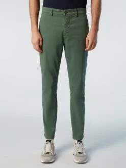 Defender Gabardine Chinos -North Sails Apparel hi res 672991 0813 msfront1