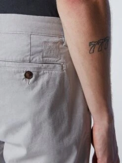 Defender Gabardine Chinos -North Sails Apparel hi res 672991 0910 det1