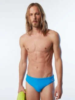 Front Page 39 Front Page -North Sails Apparel hi res 673537 0760 msfront2