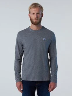 Long-sleeved T-shirt With Logo Patch -North Sails Apparel hi res 692902 0928 msfront1